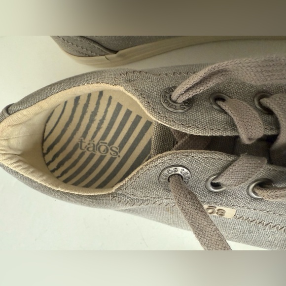Taos Size 7 Gray Wash Canvas Lace up Sneakers - Picture 10 of 10